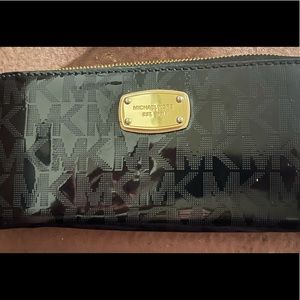 Michael Kors wallet/ Wristle